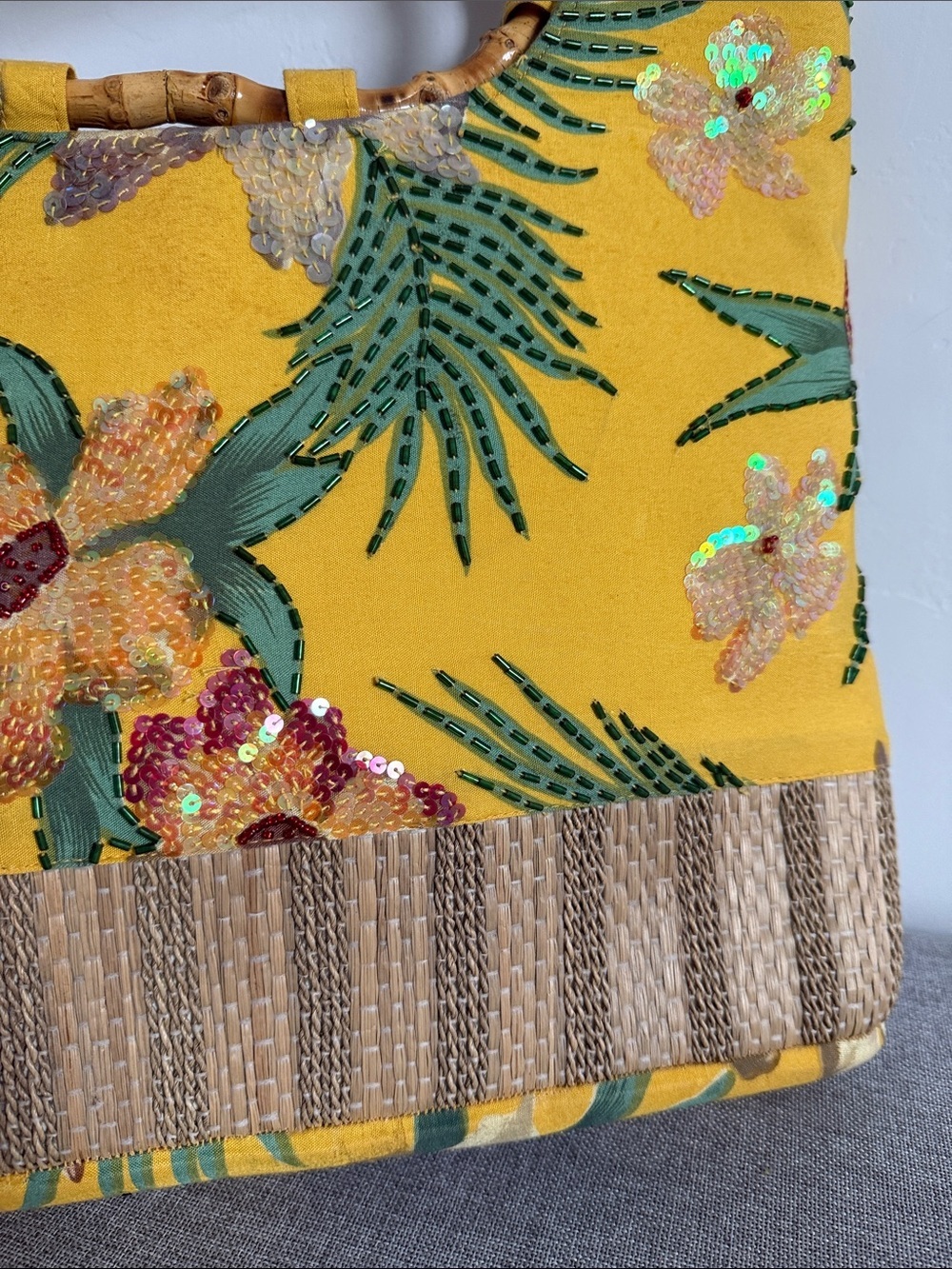 Yellow vintage Floral Bamboo-Handle Tote Bag - Picture 13 of 16